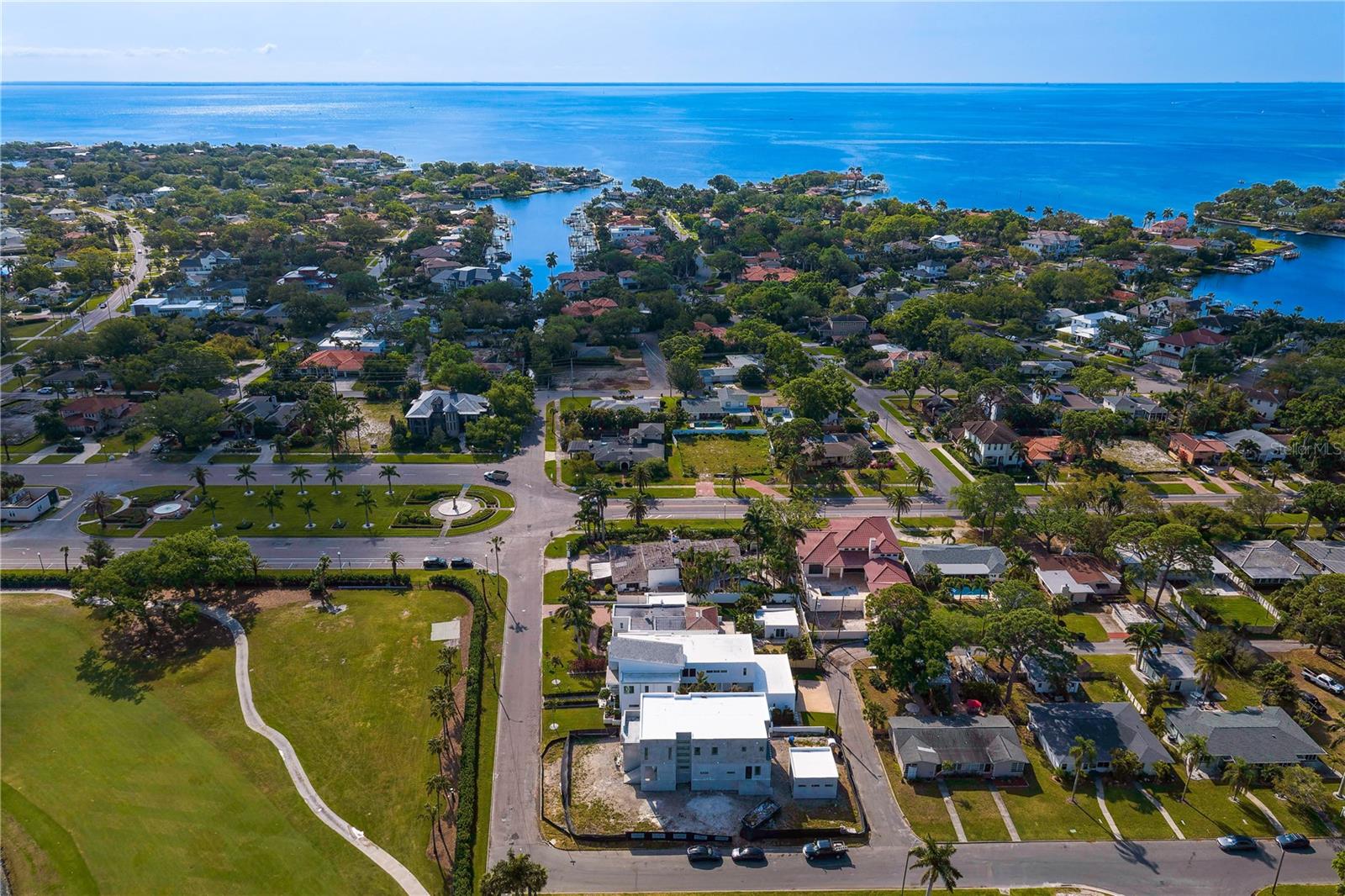 Listing photo id 83 for 110 Palmera Boulevard Ne