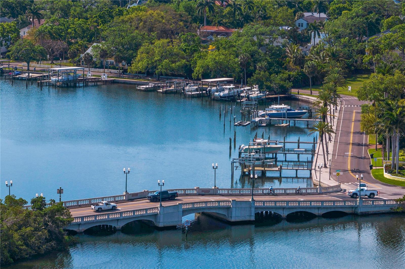 Listing photo id 87 for 110 Palmera Boulevard Ne