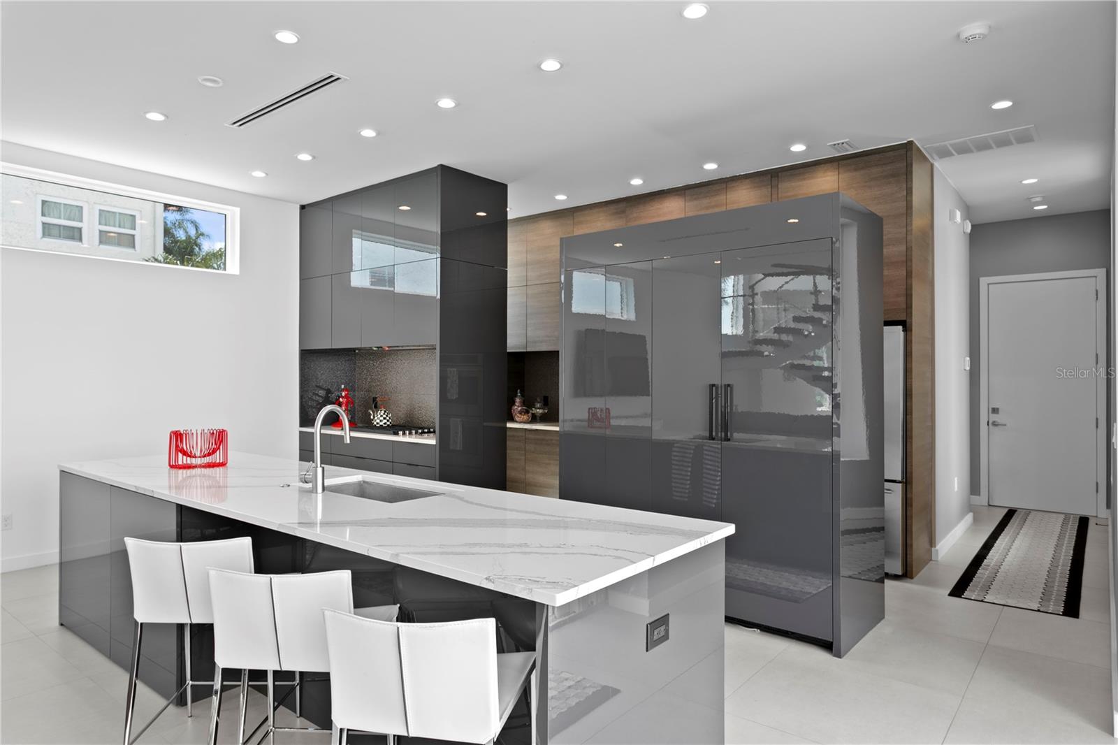 Listing photo id 7 for 110 Palmera Boulevard Ne