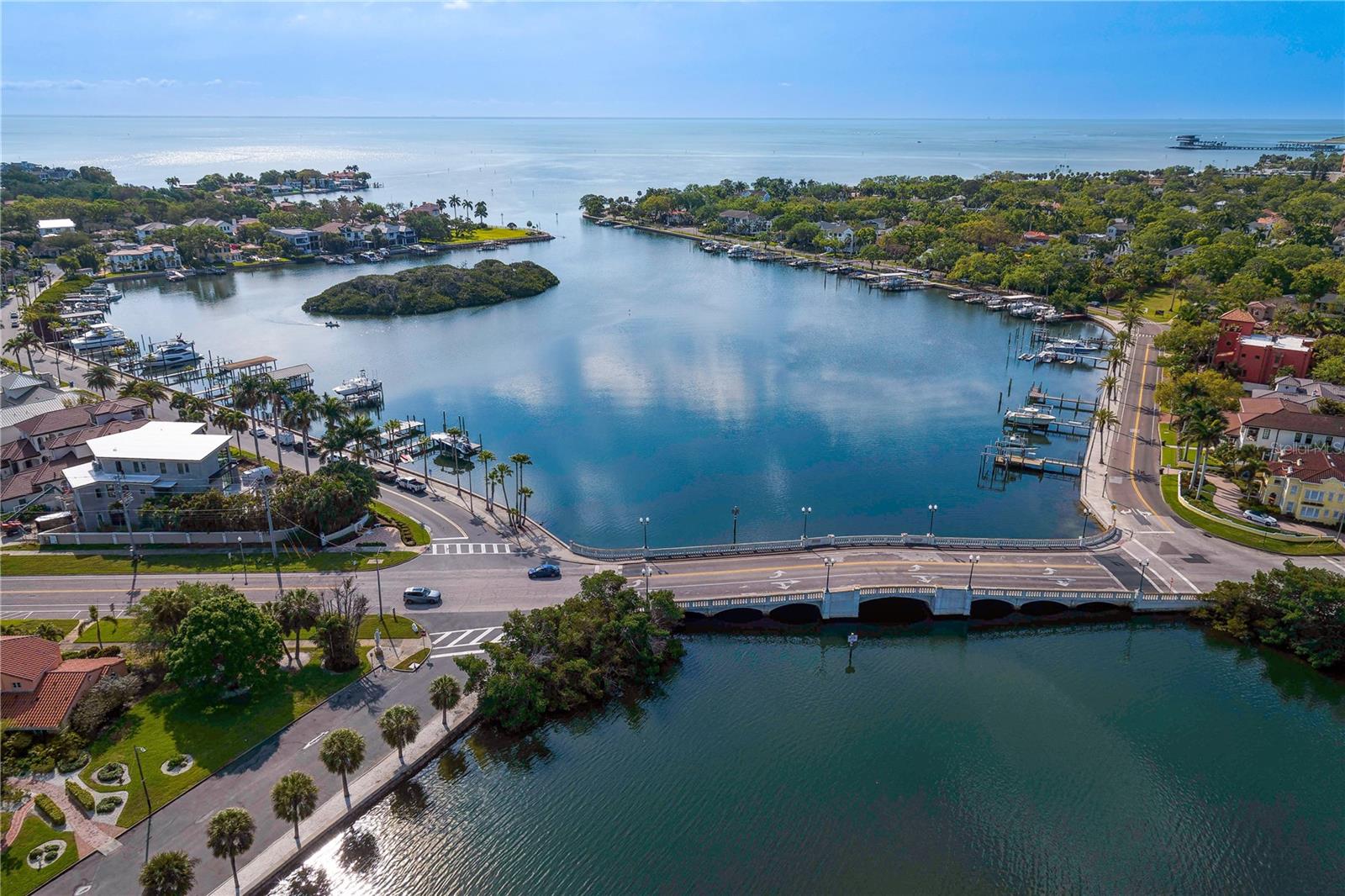 Listing photo id 88 for 110 Palmera Boulevard Ne