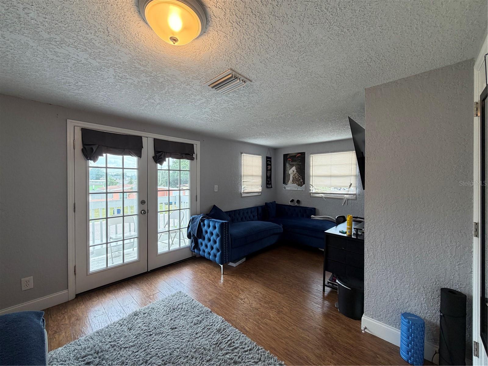 Image 11 of 28 For 2926 Saint John Street