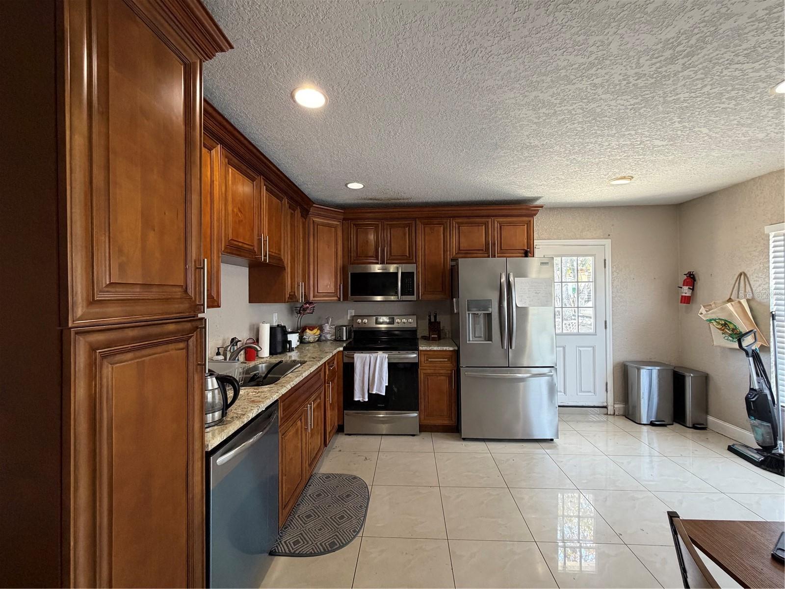 Image 5 of 28 For 2926 Saint John Street