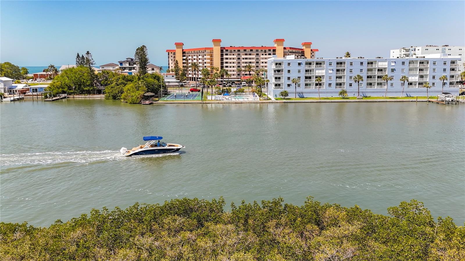 Image 14 of 78 For 18304 Gulf Boulevard 505