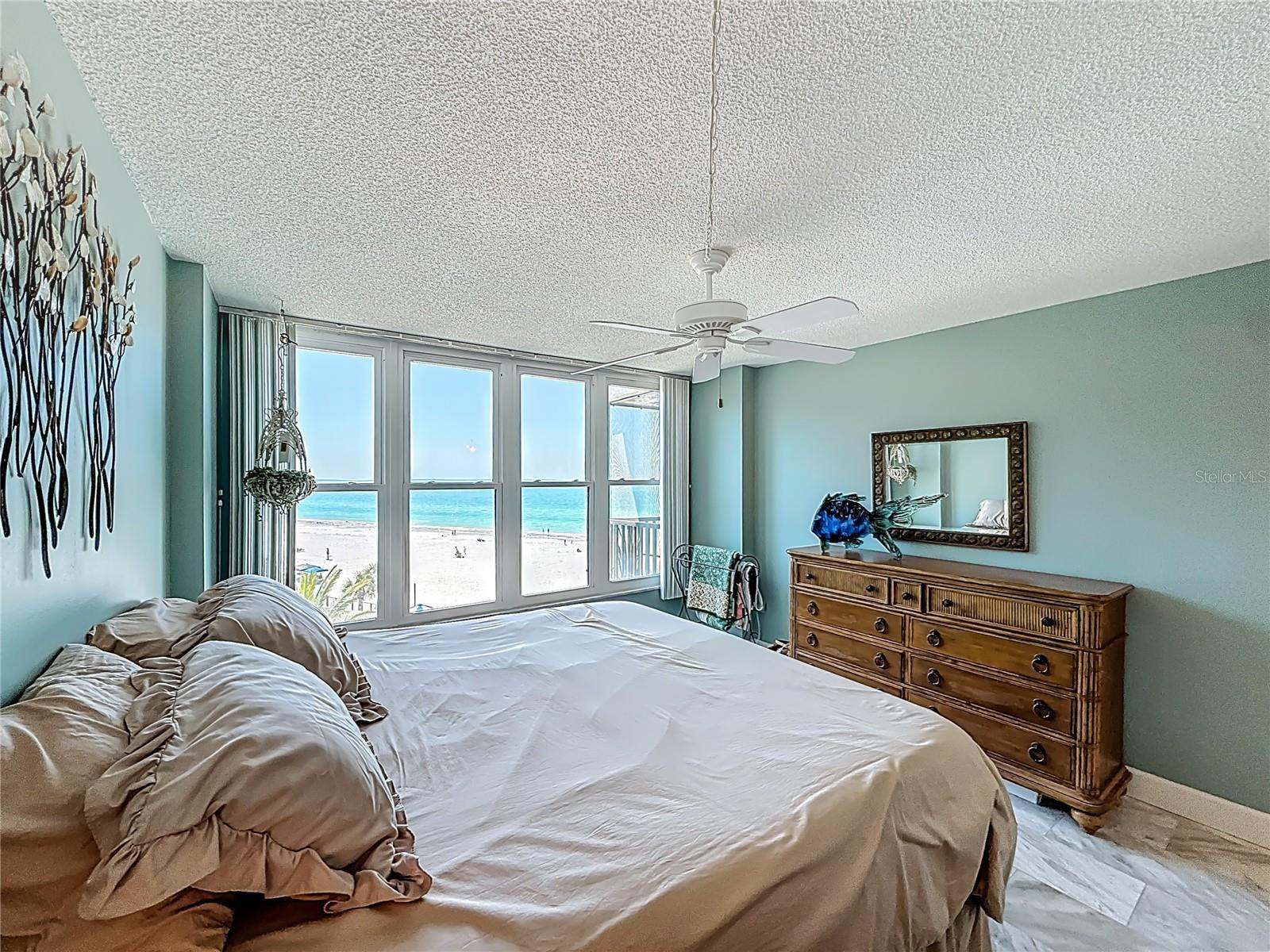 Image 44 of 78 For 18304 Gulf Boulevard 505