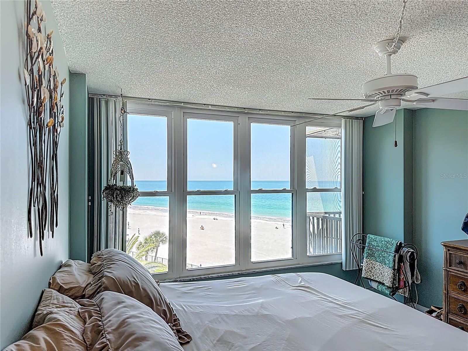 Image 45 of 78 For 18304 Gulf Boulevard 505
