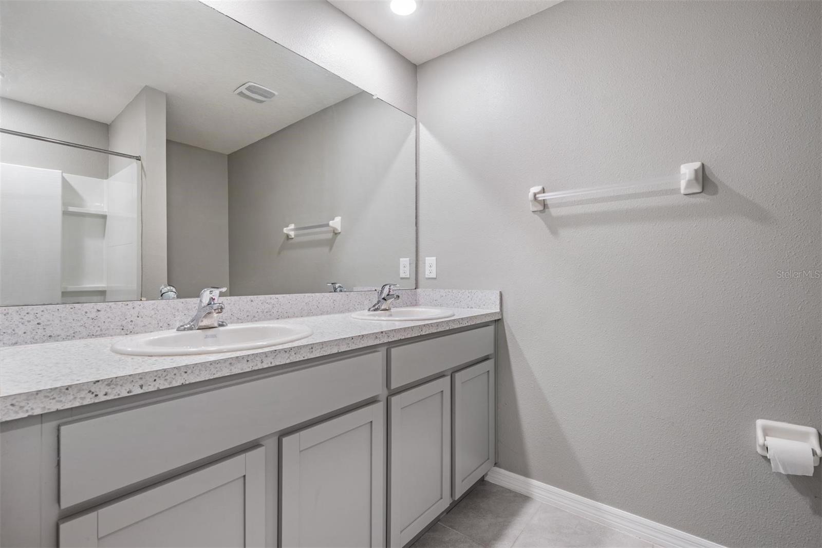 Image 11 of 35 For 38400 Sonnet Landing Avenue