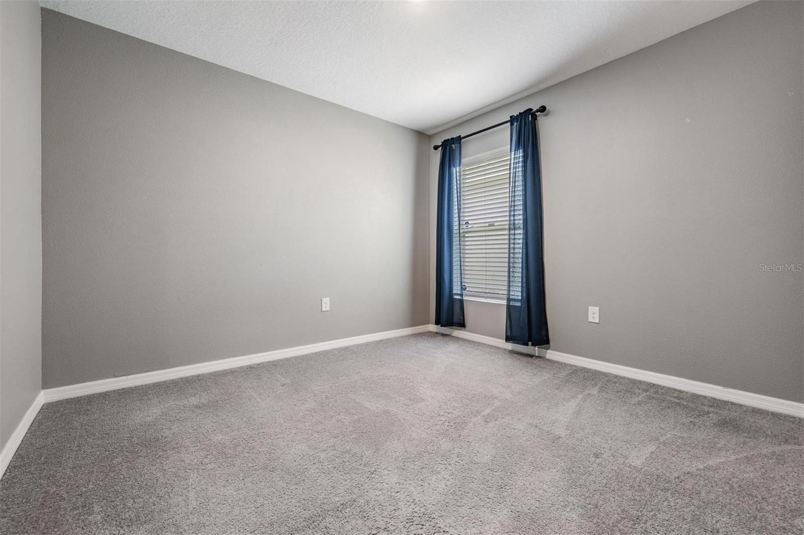 Image 16 of 35 For 38400 Sonnet Landing Avenue