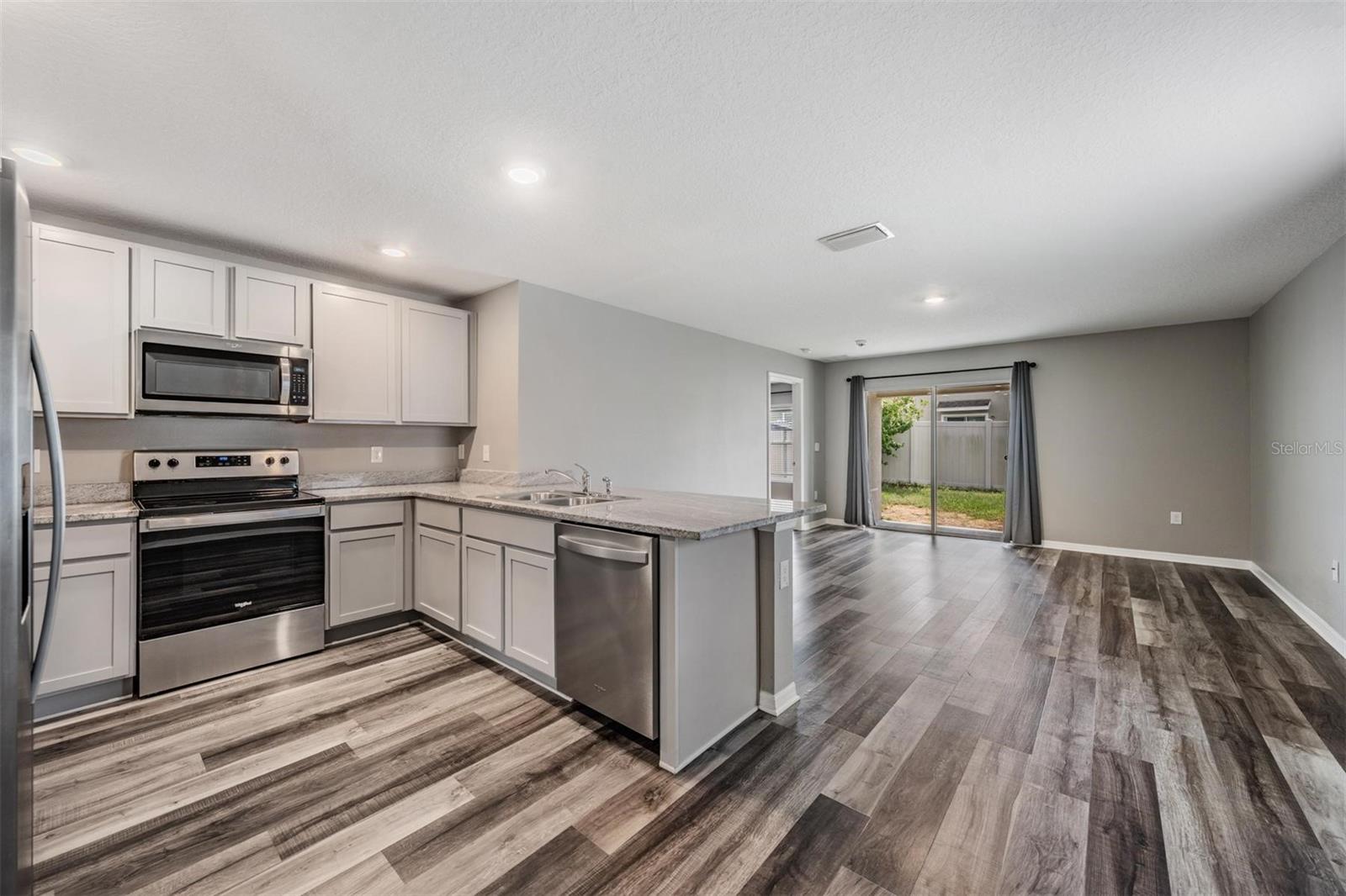 Image 5 of 35 For 38400 Sonnet Landing Avenue