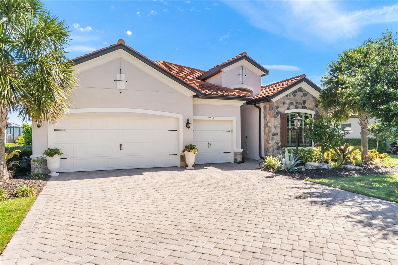 Image 2 of 93 For 7010 Whittlebury Trail