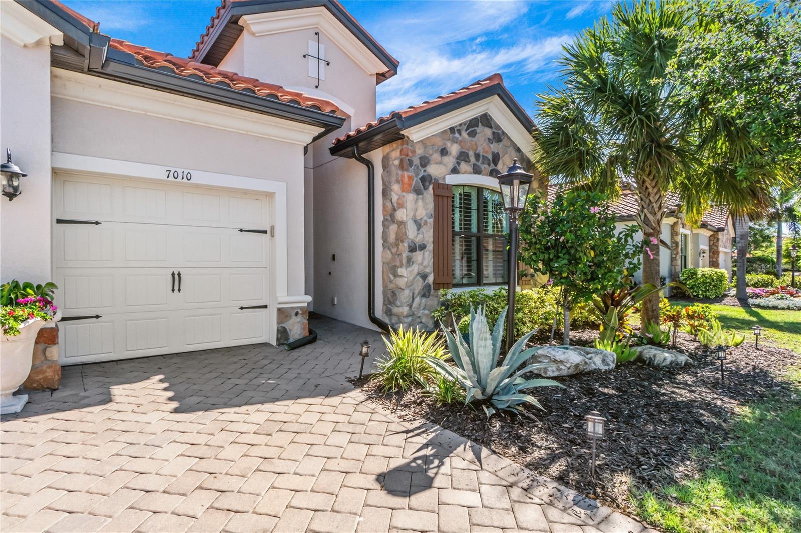 Image 3 of 93 For 7010 Whittlebury Trail