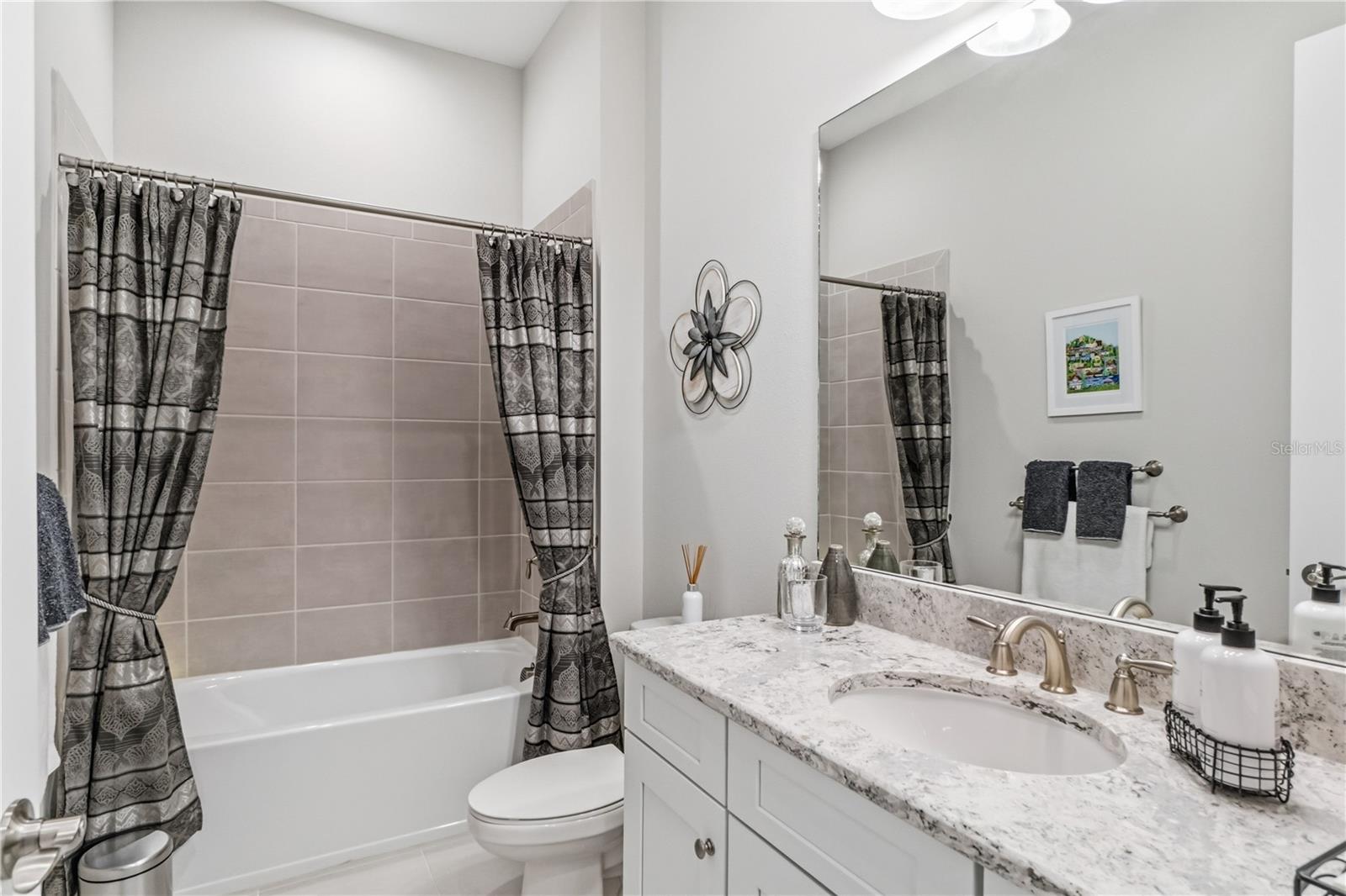 Image 36 of 100 For 3984 Santa Caterina Boulevard