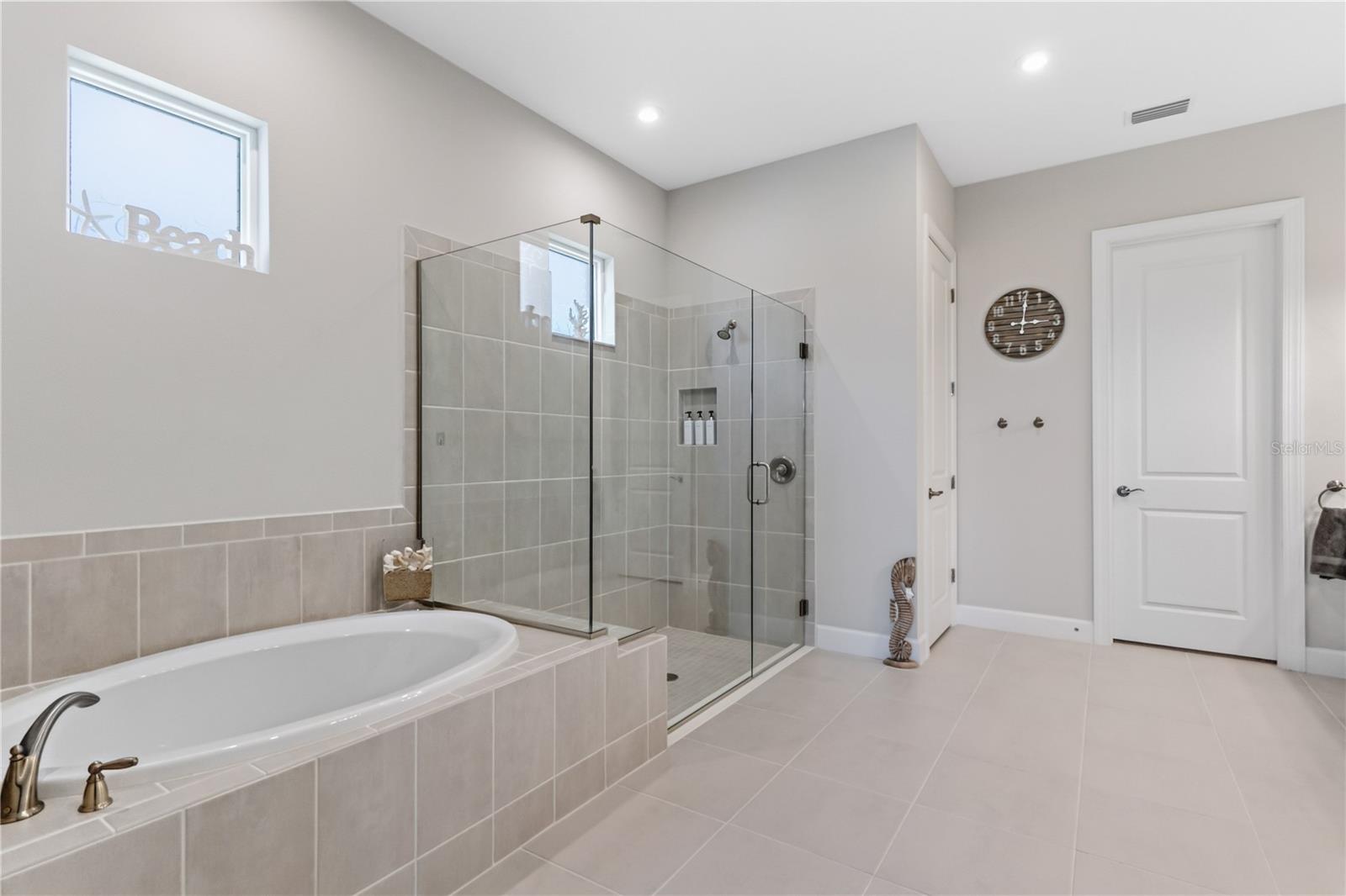 Image 43 of 100 For 3984 Santa Caterina Boulevard