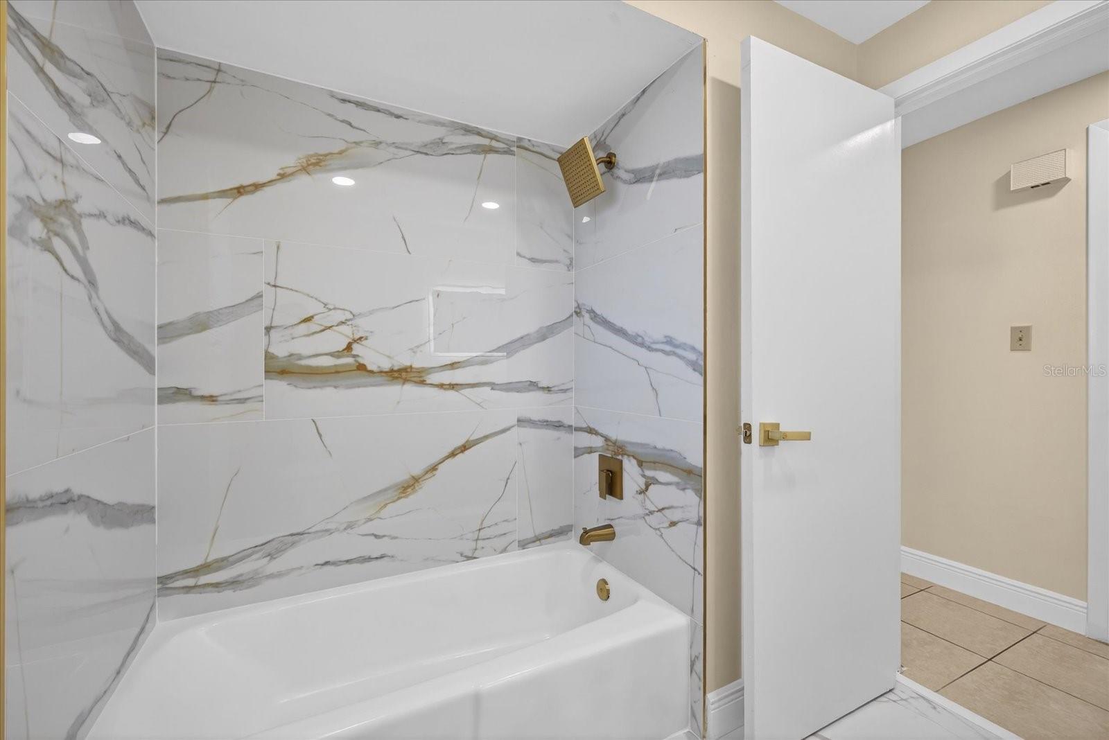 Image 21 of 39 For 7523 Briarwood Drive