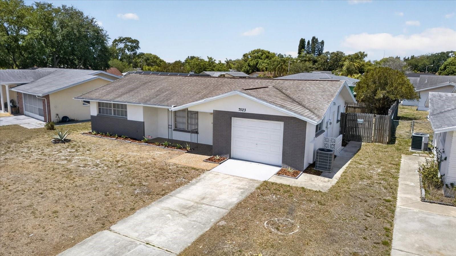 Image 6 of 39 For 7523 Briarwood Drive