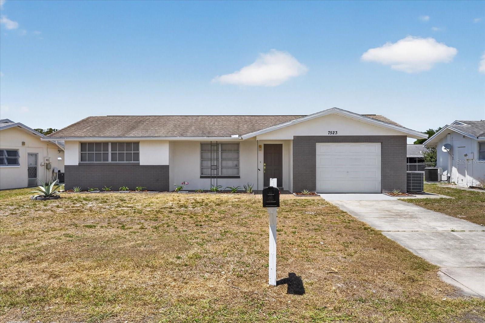 Image 8 of 39 For 7523 Briarwood Drive