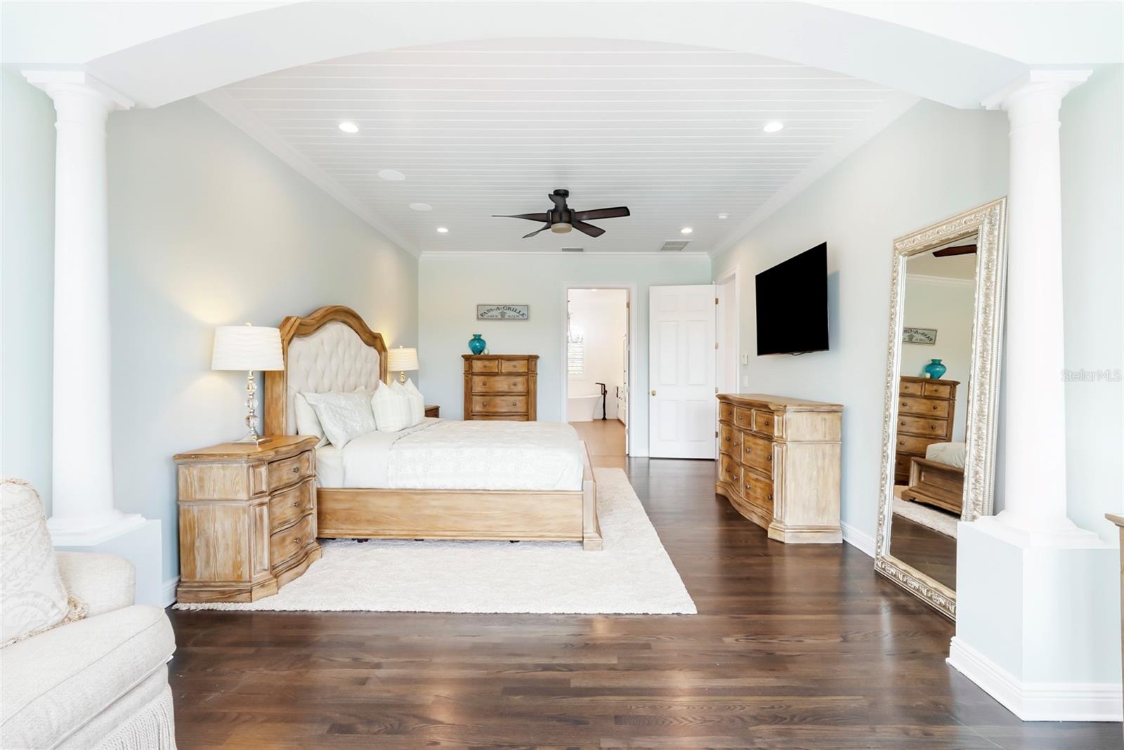 Image 28 of 77 For 356 Belleair Drive Ne