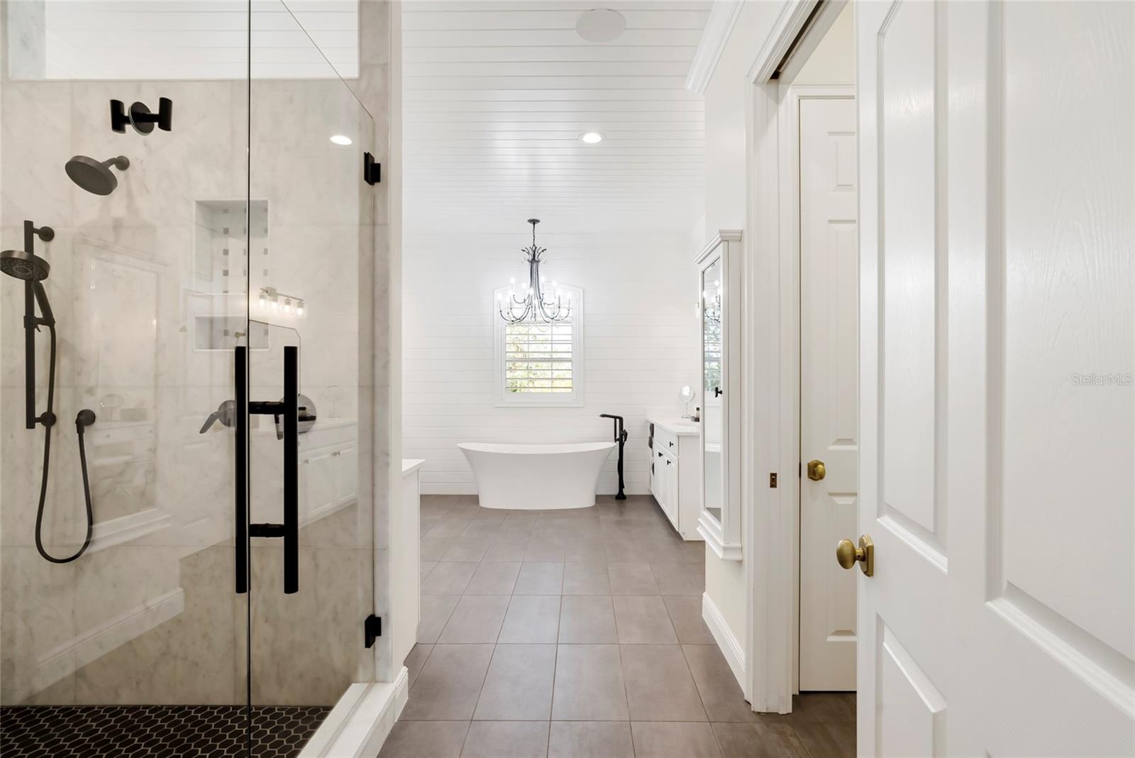 Image 33 of 77 For 356 Belleair Drive Ne