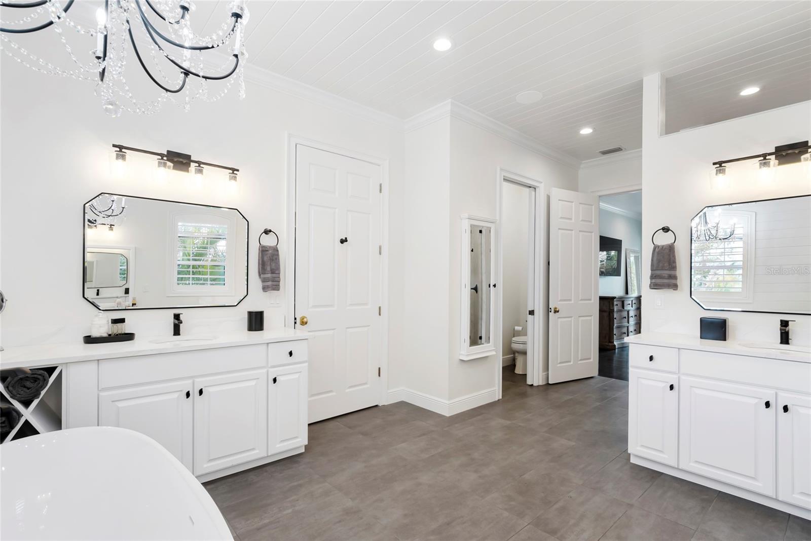 Image 36 of 77 For 356 Belleair Drive Ne