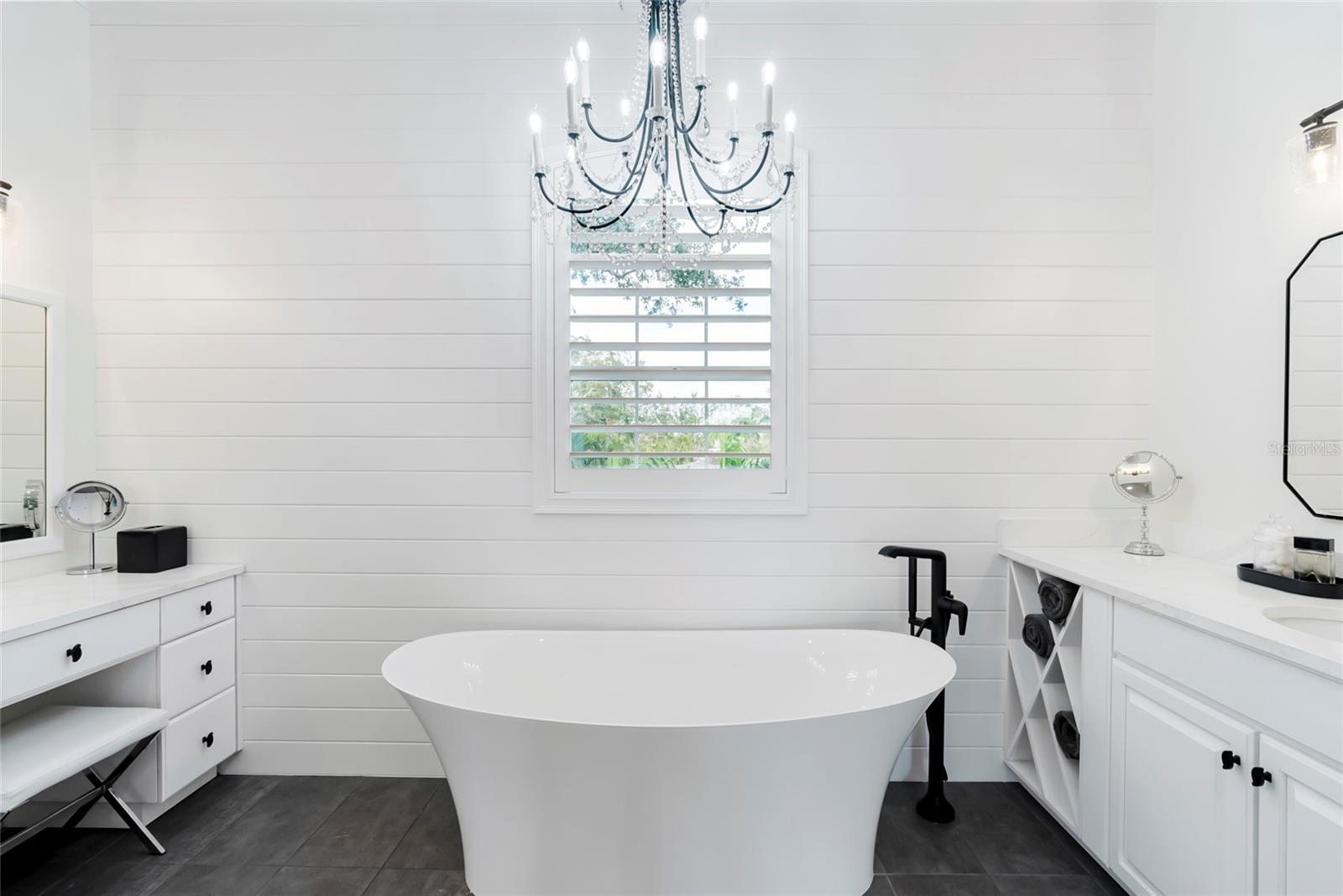 Image 37 of 77 For 356 Belleair Drive Ne