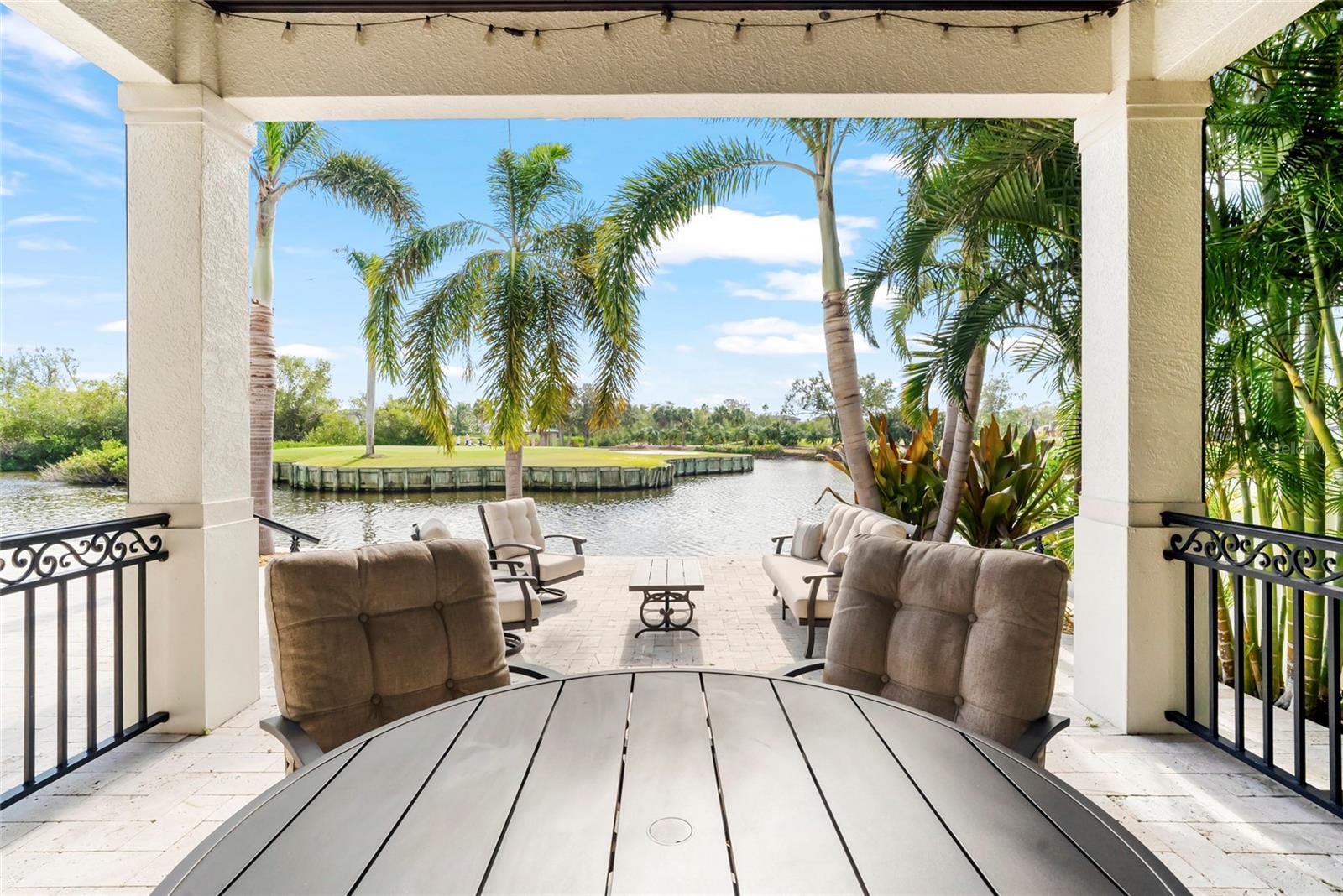 Image 61 of 77 For 356 Belleair Drive Ne