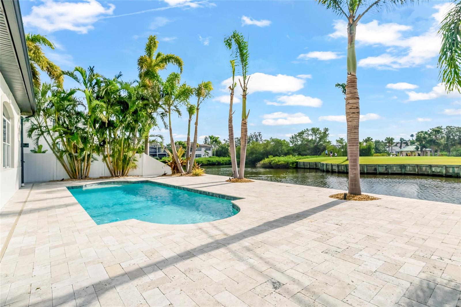 Image 62 of 77 For 356 Belleair Drive Ne