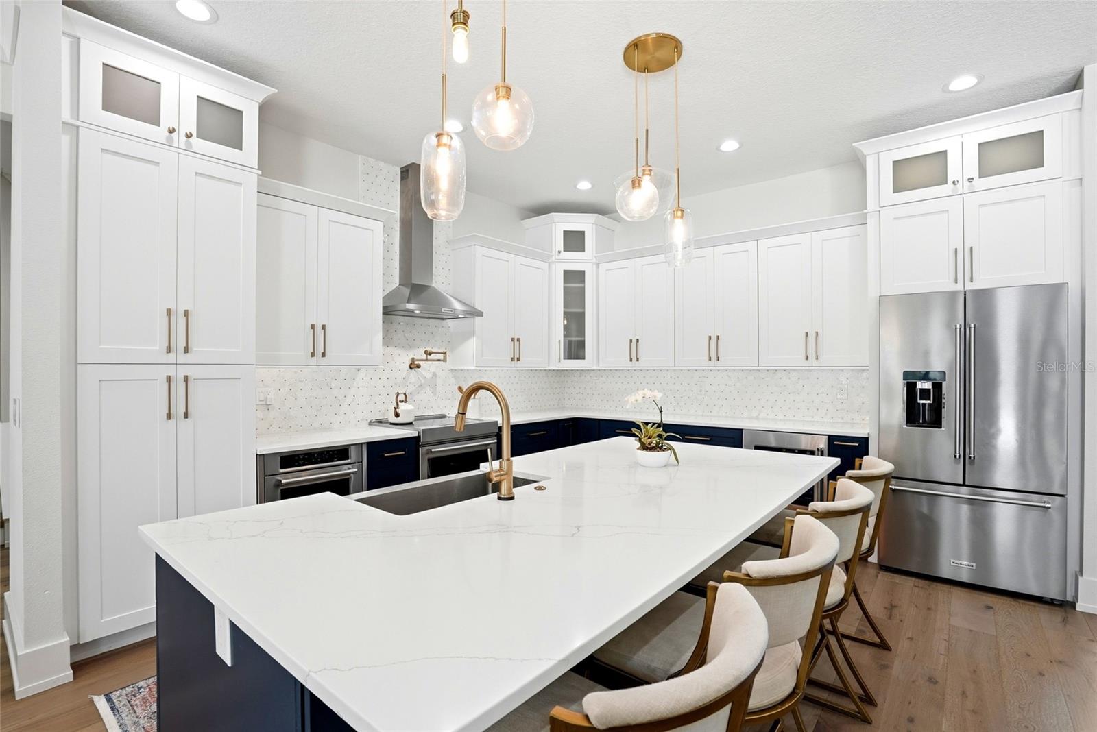 Listing photo id 15 for 3944 Cove Lake Place