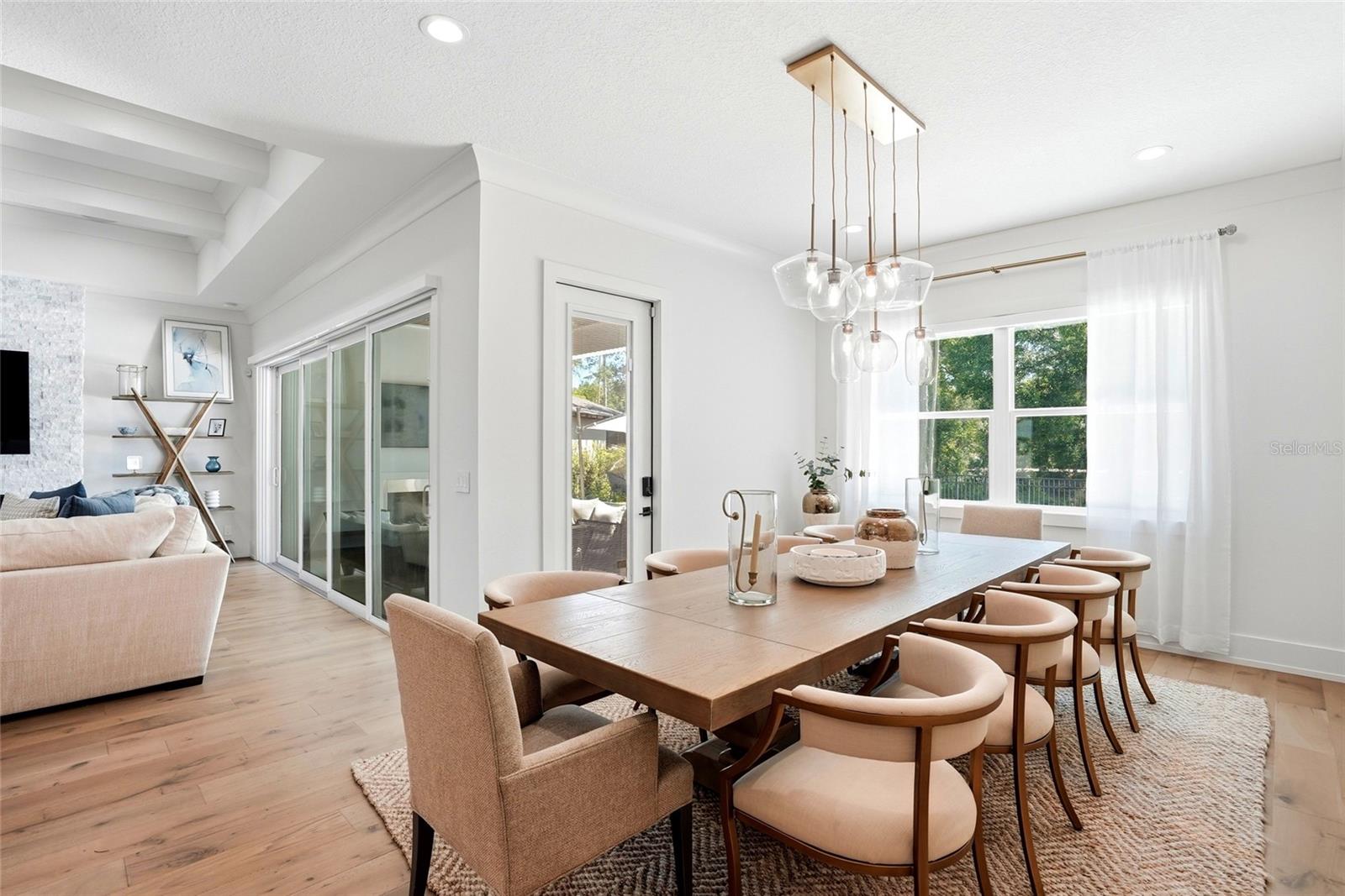 Listing photo id 16 for 3944 Cove Lake Place
