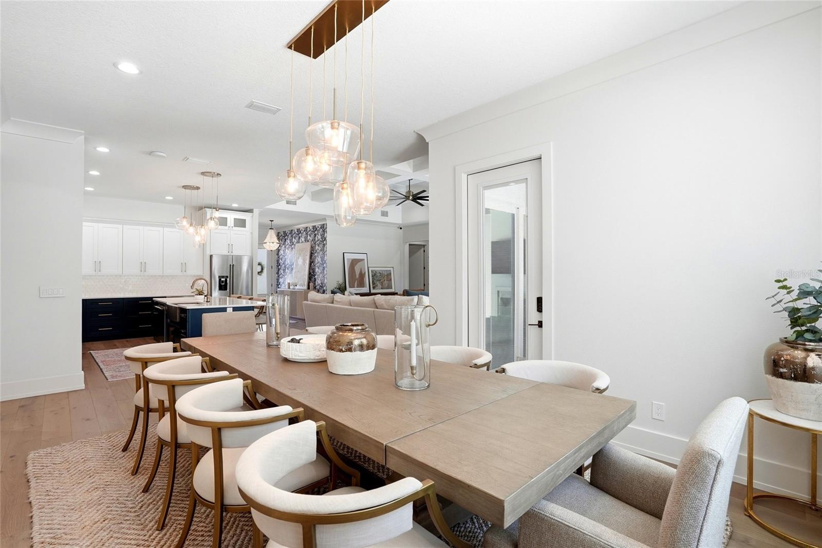 Listing photo id 17 for 3944 Cove Lake Place