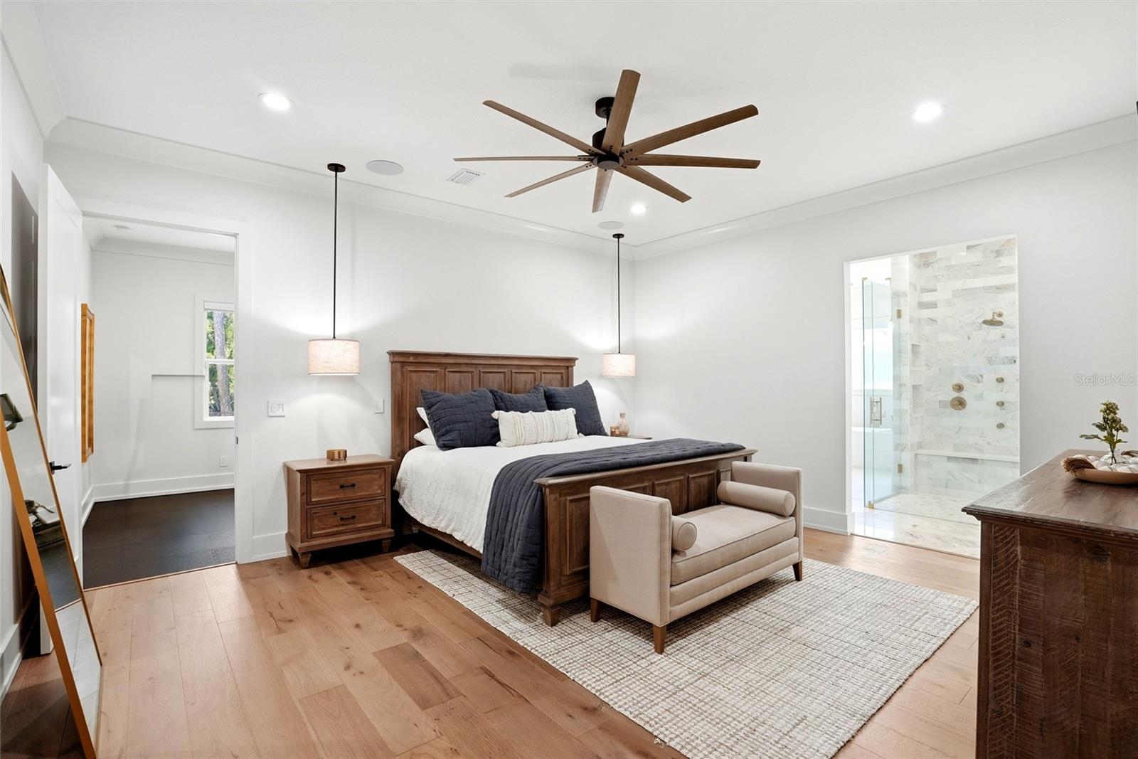 Listing photo id 18 for 3944 Cove Lake Place