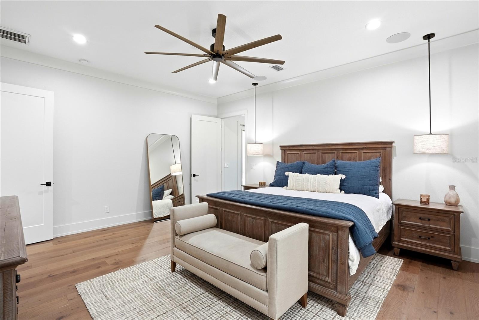 Listing photo id 20 for 3944 Cove Lake Place