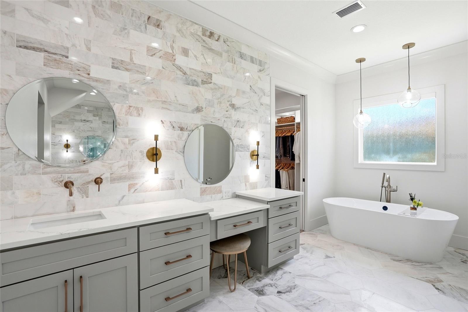 Listing photo id 24 for 3944 Cove Lake Place