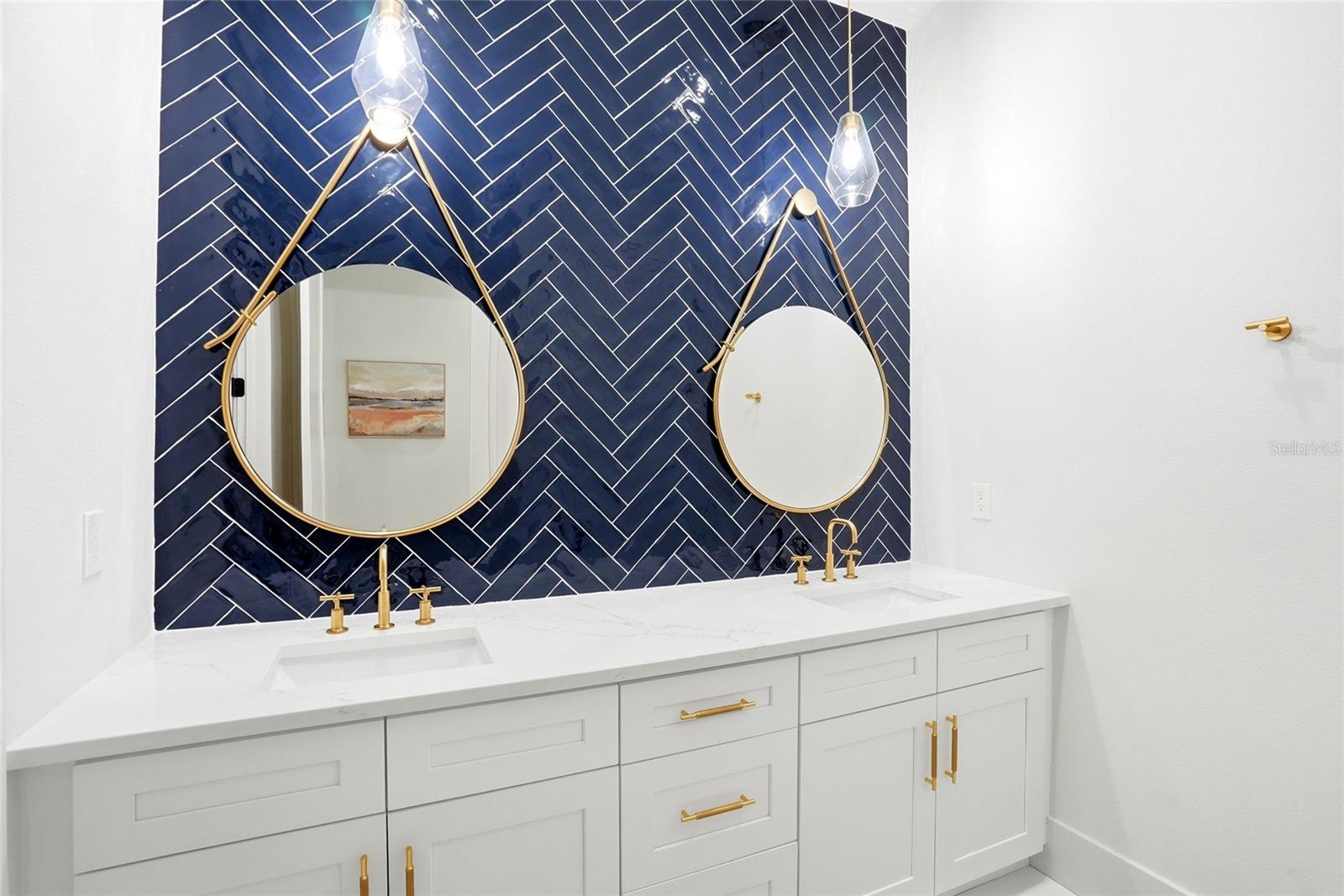 Listing photo id 35 for 3944 Cove Lake Place