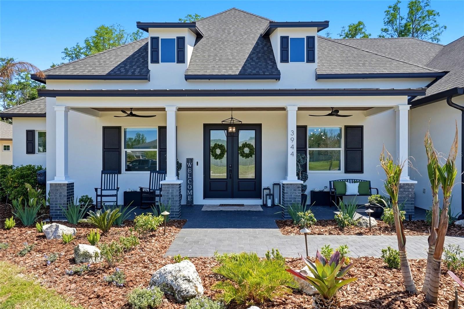Listing photo id 2 for 3944 Cove Lake Place