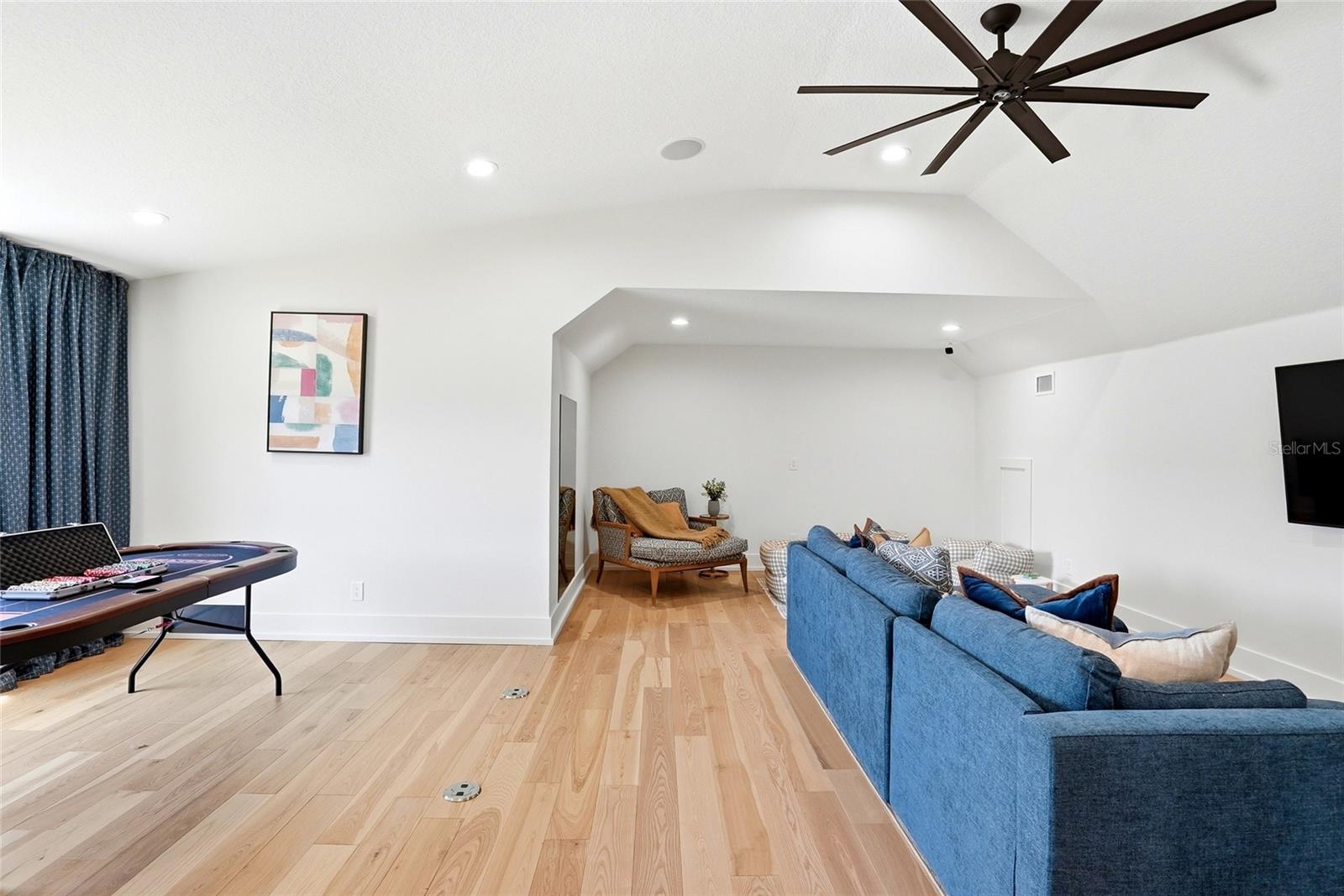 Listing photo id 41 for 3944 Cove Lake Place