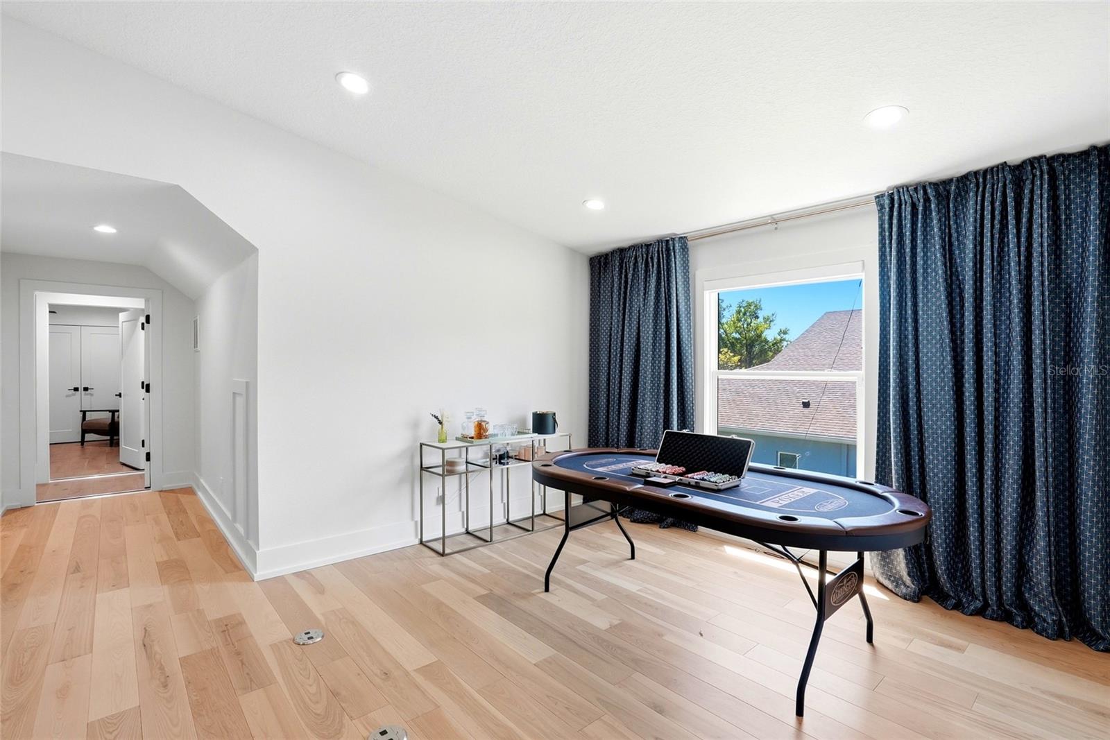 Listing photo id 42 for 3944 Cove Lake Place