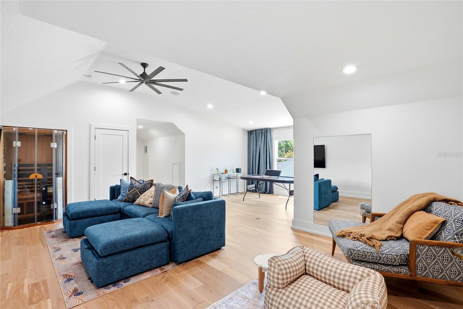 Listing photo id 45 for 3944 Cove Lake Place