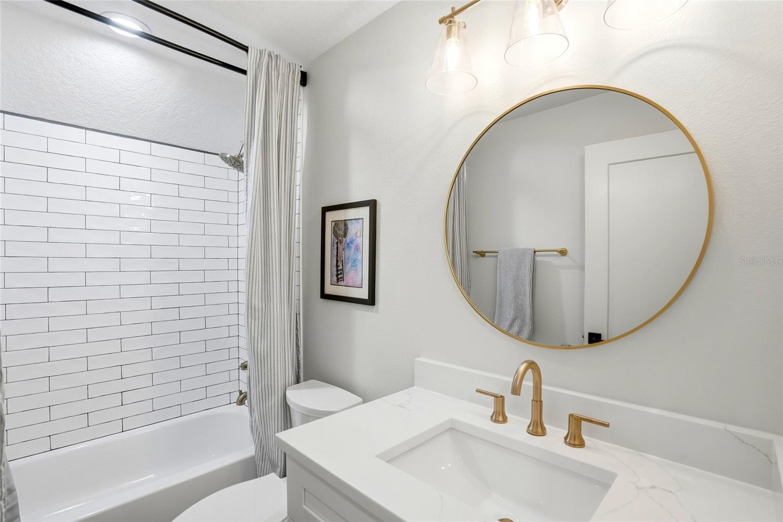Listing photo id 46 for 3944 Cove Lake Place