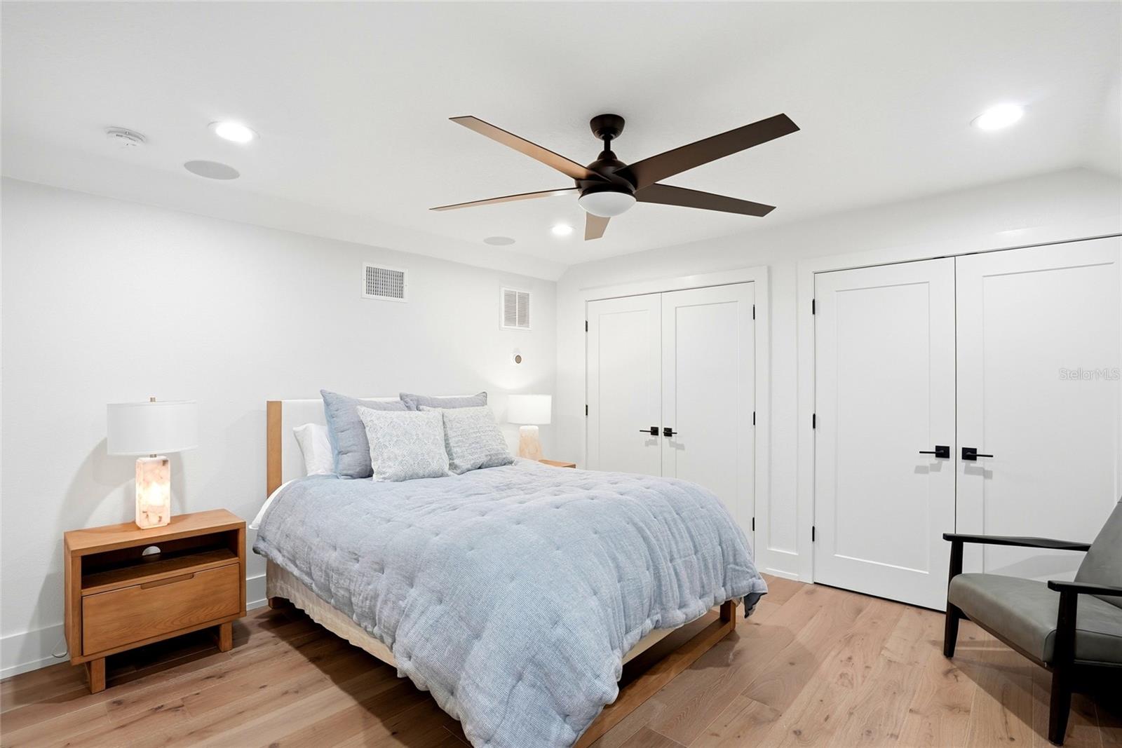 Listing photo id 47 for 3944 Cove Lake Place