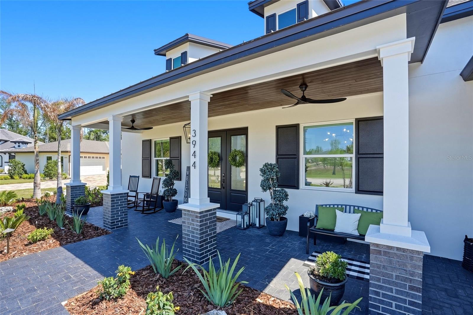 Listing photo id 3 for 3944 Cove Lake Place