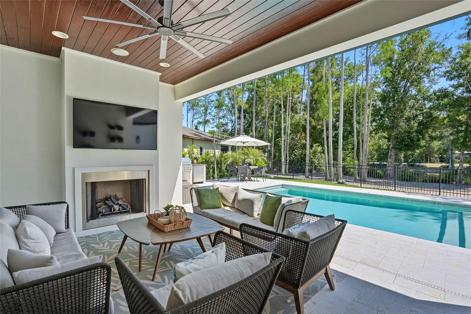 Listing photo id 57 for 3944 Cove Lake Place