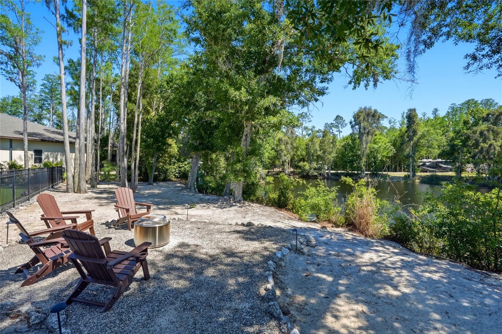 Listing photo id 69 for 3944 Cove Lake Place