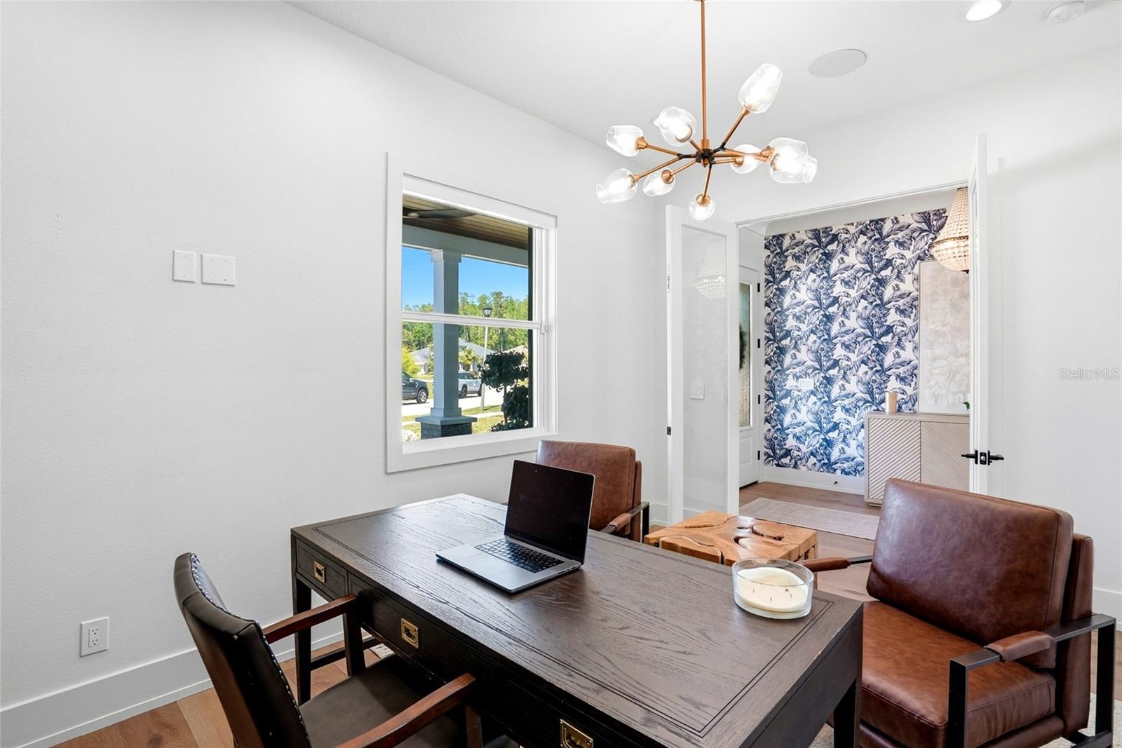 Listing photo id 6 for 3944 Cove Lake Place