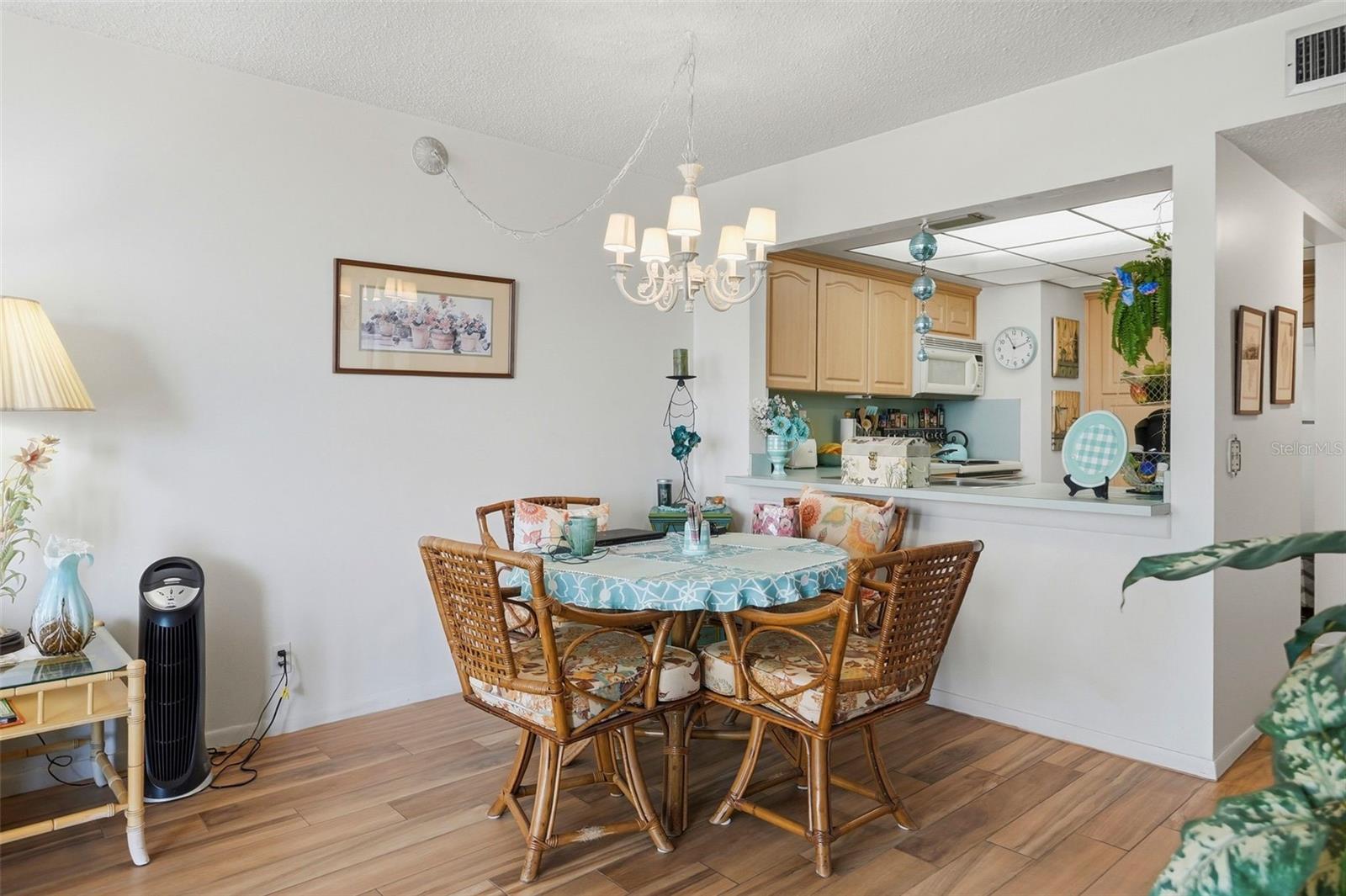 Image 12 of 25 For 6180 Sun Boulevard 307