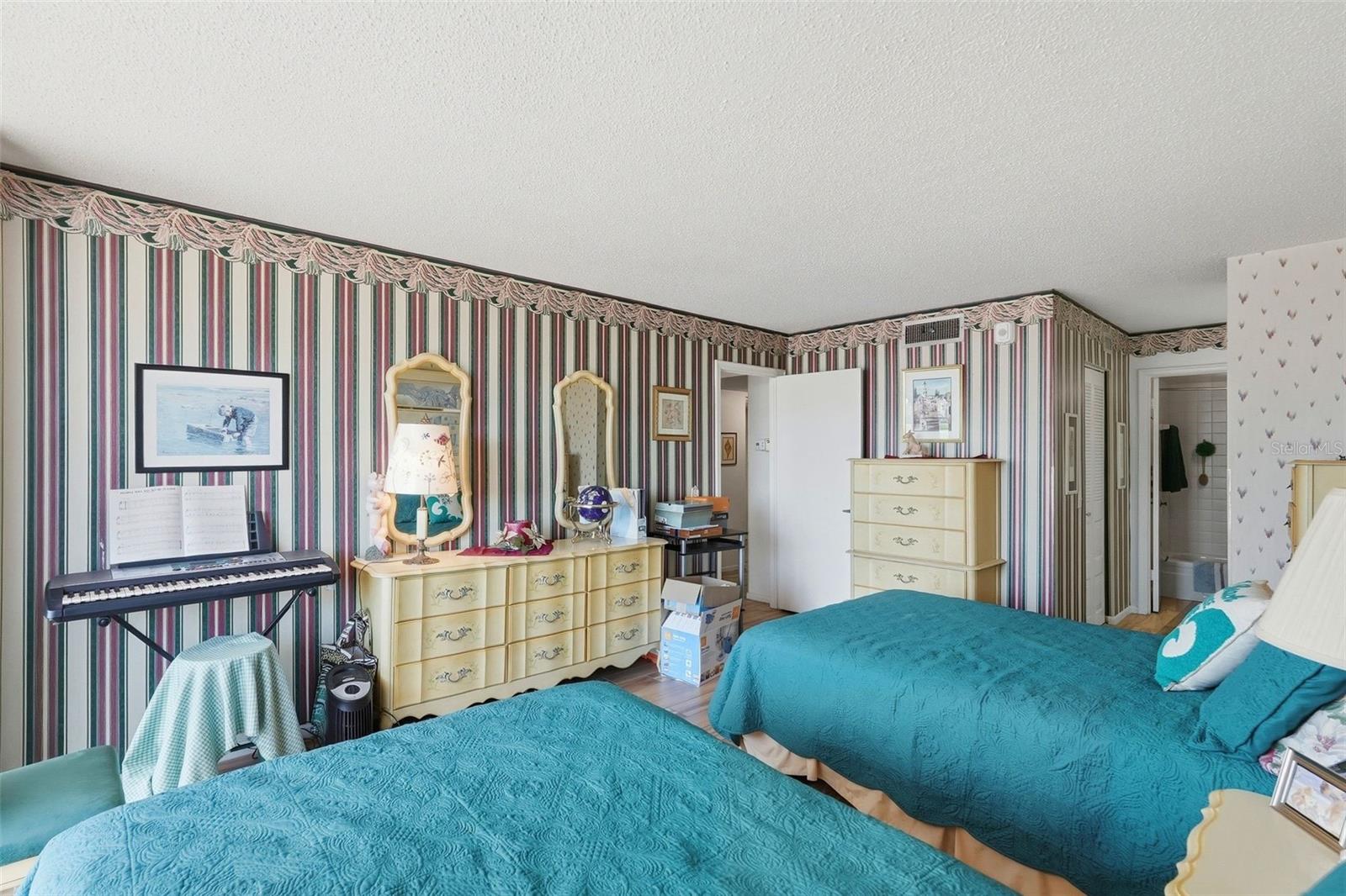 Image 14 of 25 For 6180 Sun Boulevard 307