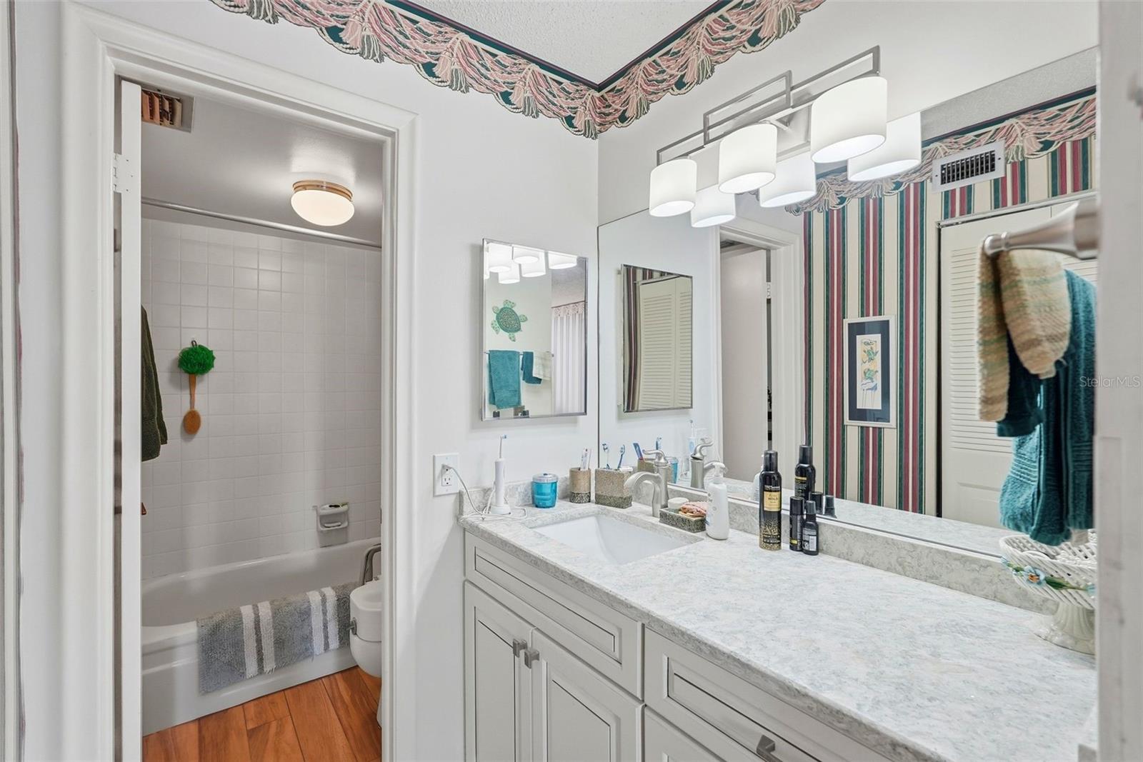 Image 16 of 25 For 6180 Sun Boulevard 307