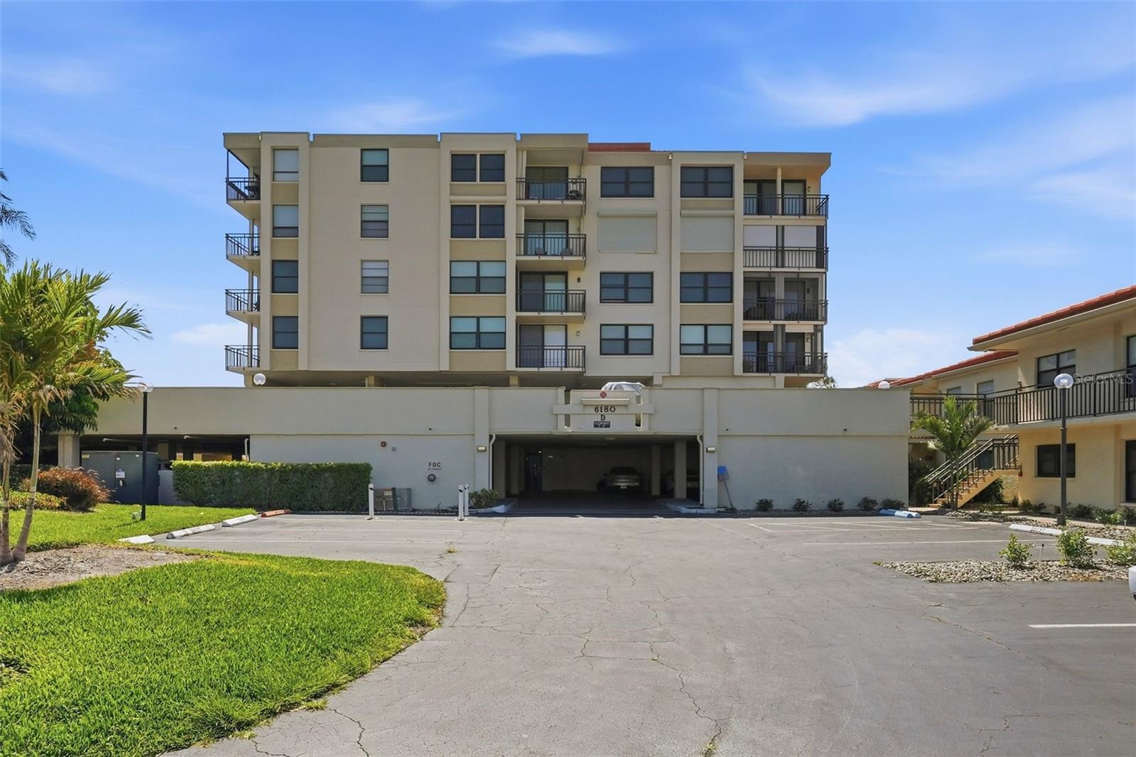 Image 2 of 25 For 6180 Sun Boulevard 307