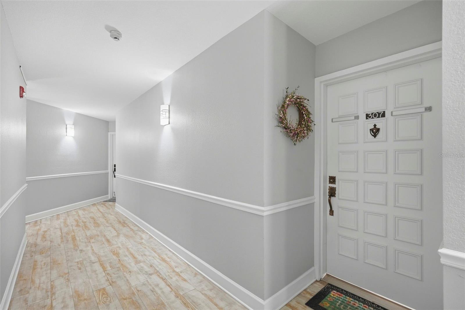 Image 4 of 25 For 6180 Sun Boulevard 307