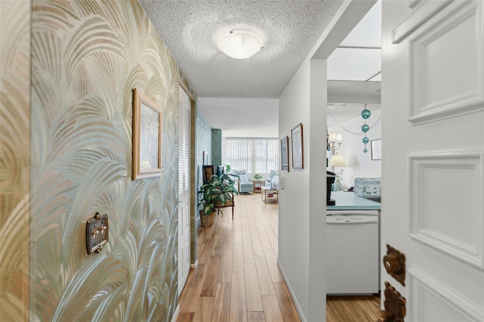 Image 5 of 25 For 6180 Sun Boulevard 307