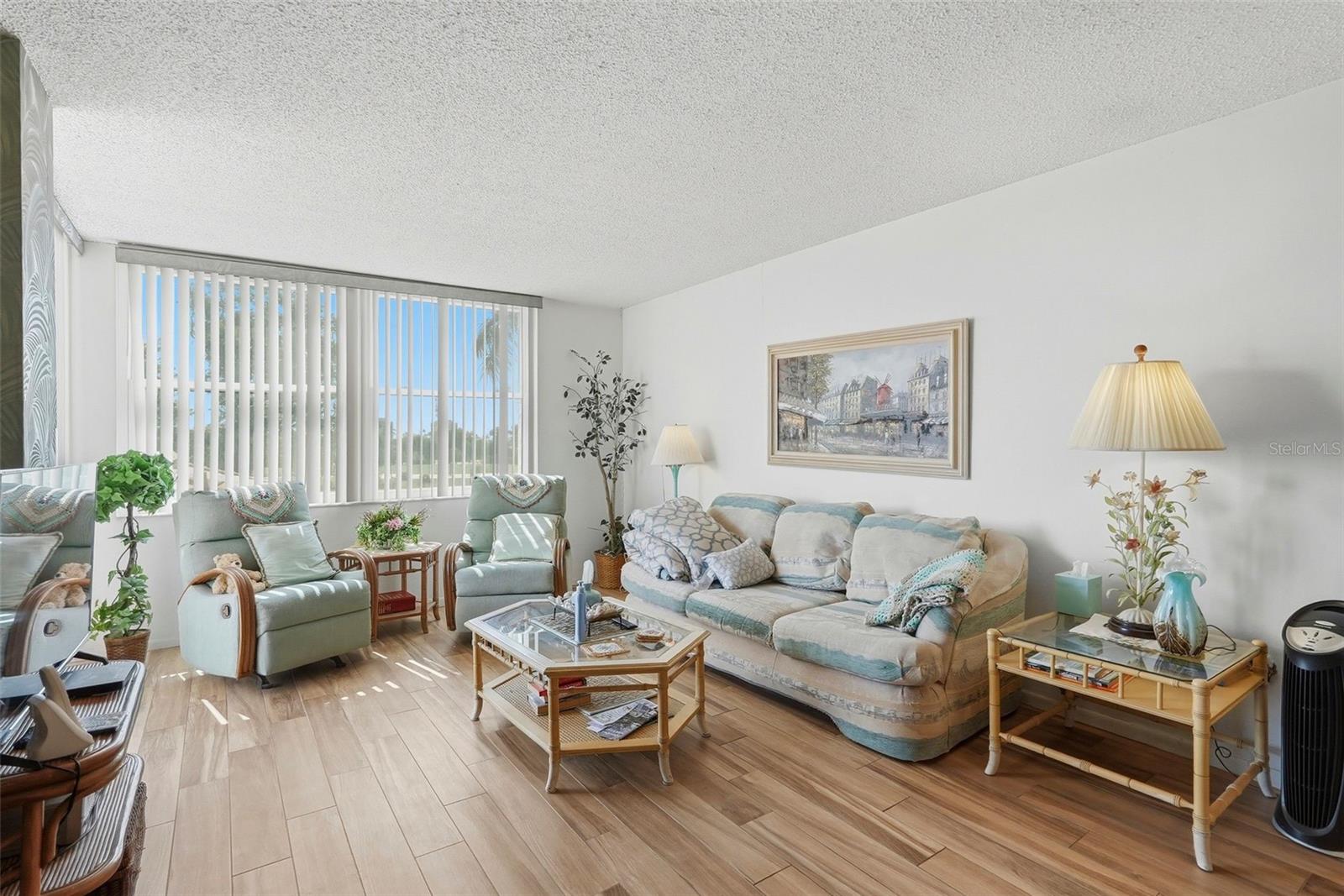 Image 7 of 25 For 6180 Sun Boulevard 307