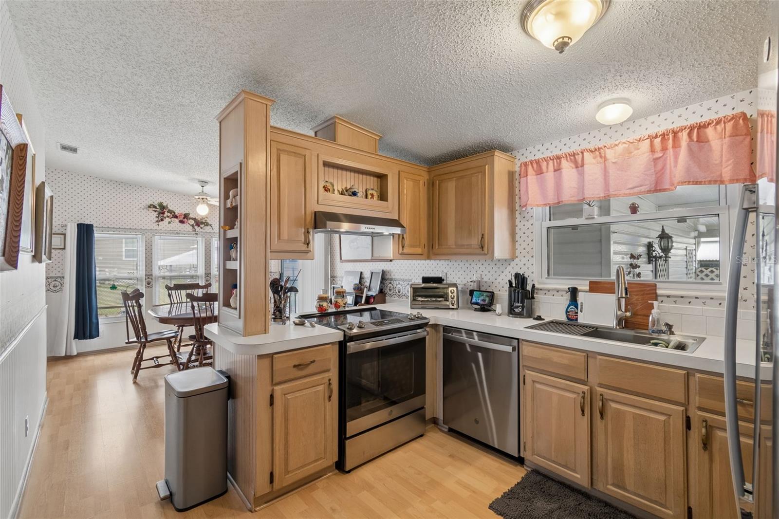 Image 13 of 34 For 14131 Delsilver Drive